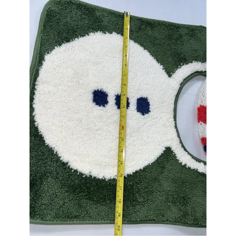 NWT Wondershop Green and White Snowman Bath Mat